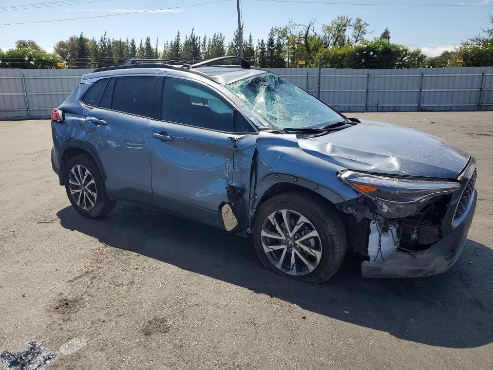 2024 TOYOTA COROLLA CROSS XLE 4