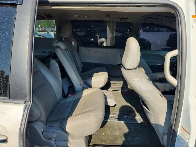 2017 TOYOTA SIENNA LTD 11