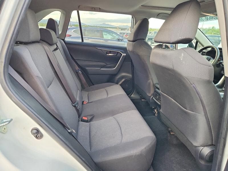 2019 TOYOTA RAV4 XLE 11