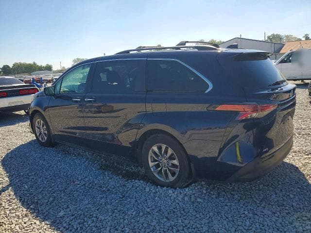 2022 TOYOTA SIENNA XLE 2