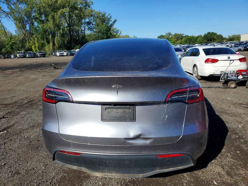 2025 TESLA MODEL Y 6