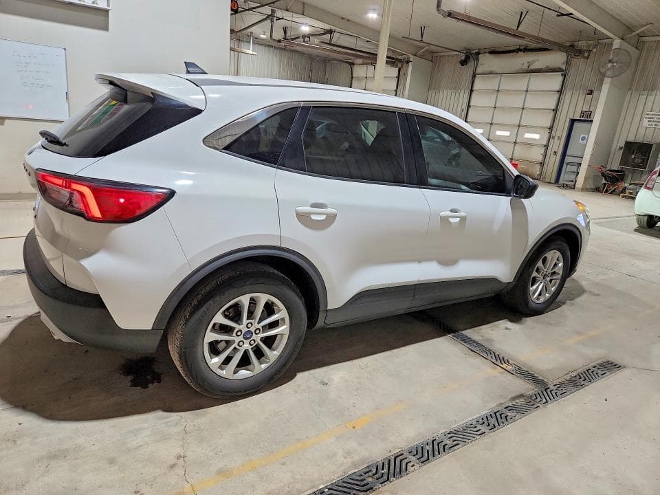2022 FORD ESCAPE SE 3