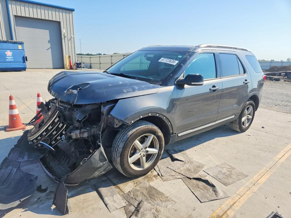 2017 FORD EXPLORER XLT - 1