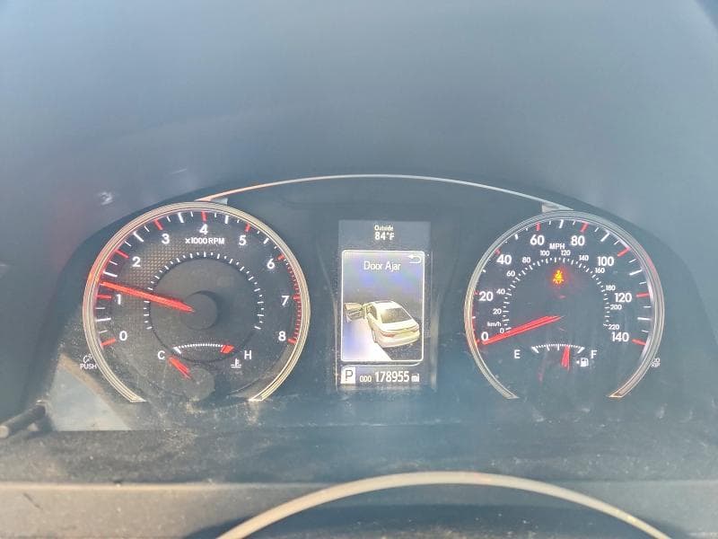 2017 TOYOTA CAMRY SE 9