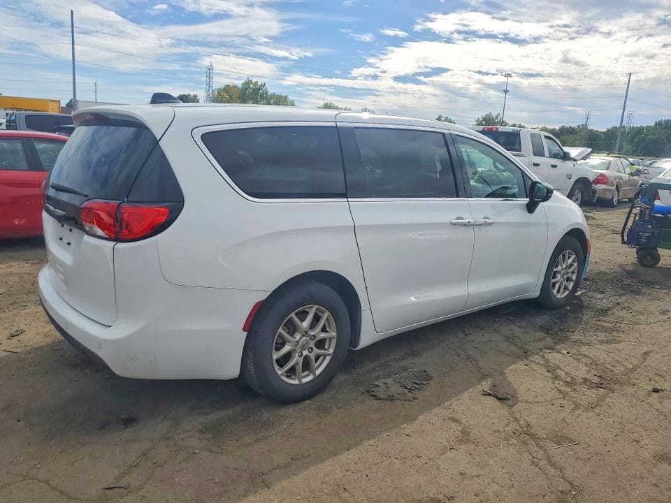 2025 CHRYSLER VOYAGER LX 3