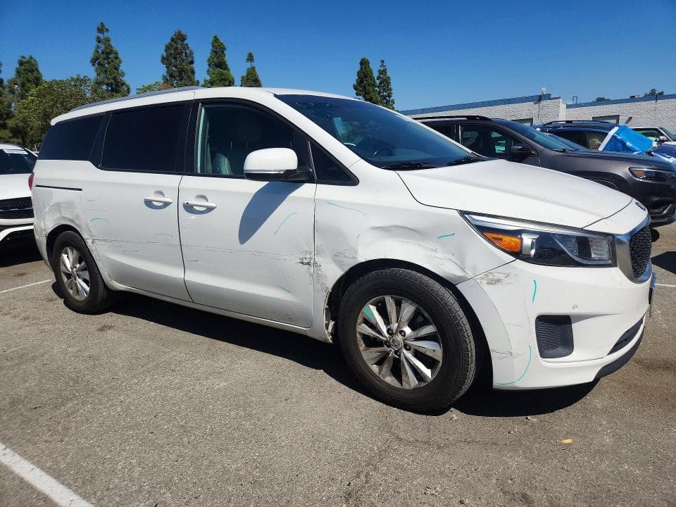 2017 KIA SEDONA LX 4