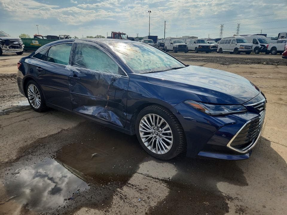 2019 TOYOTA AVALON LIMITED 4