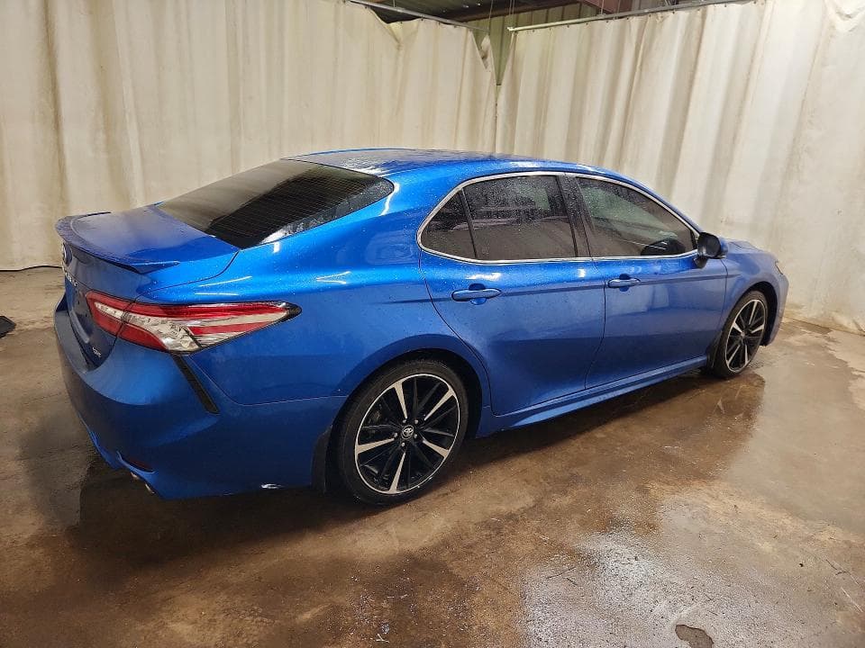 2018 TOYOTA CAMRY XSE 3