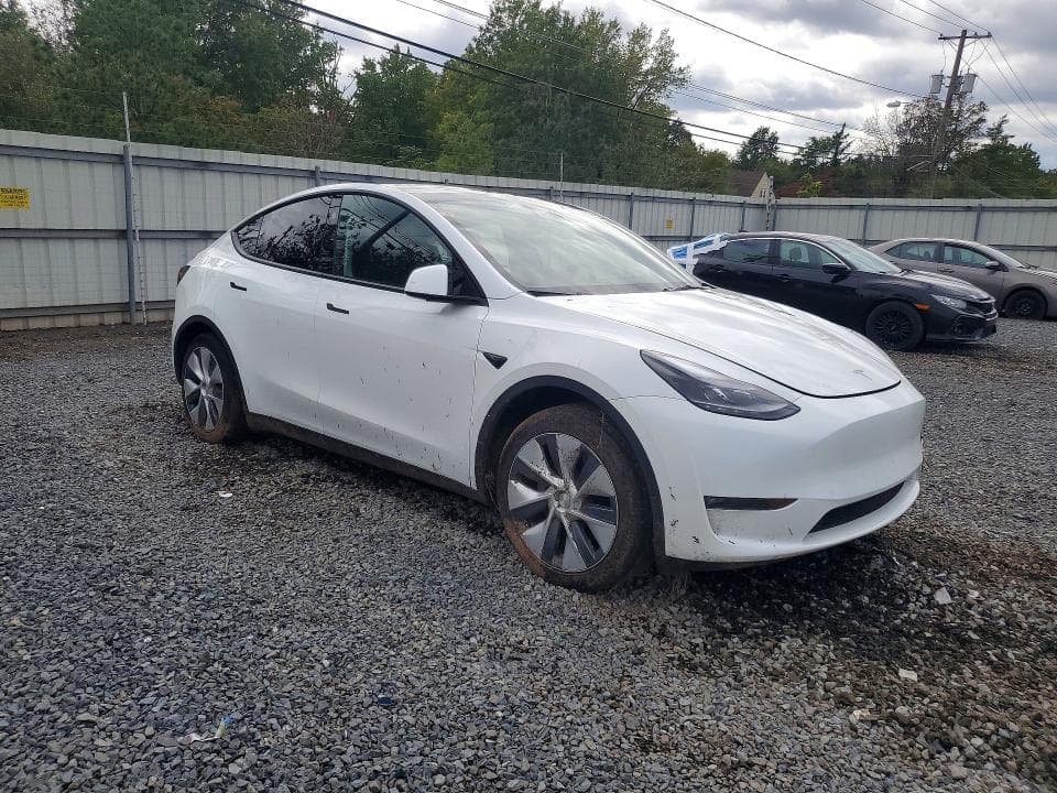 2023 TESLA MODEL Y 4