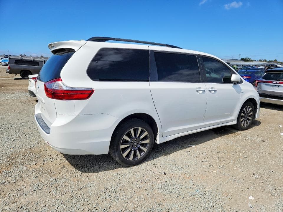 2020 TOYOTA SIENNA E GRADE 3