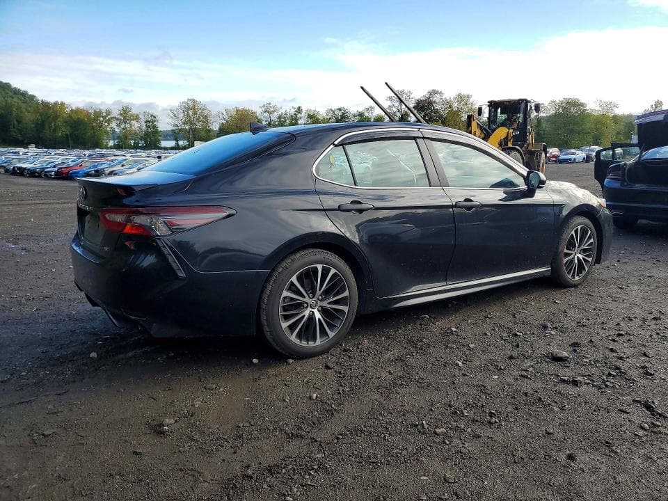 2020 TOYOTA CAMRY SE 3