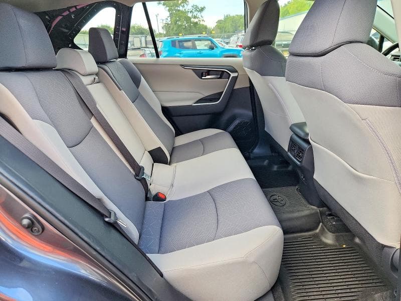 2019 TOYOTA RAV4 XLE 11