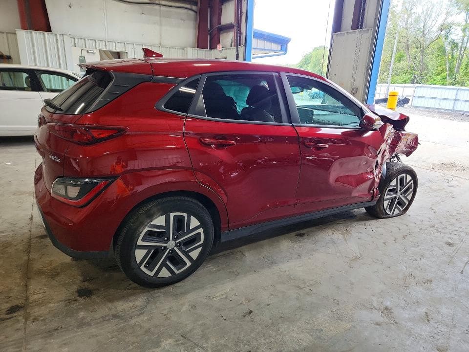 2023 HYUNDAI KONA SE 3