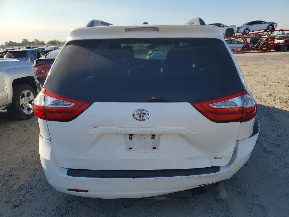 2017 TOYOTA SIENNA LE 6