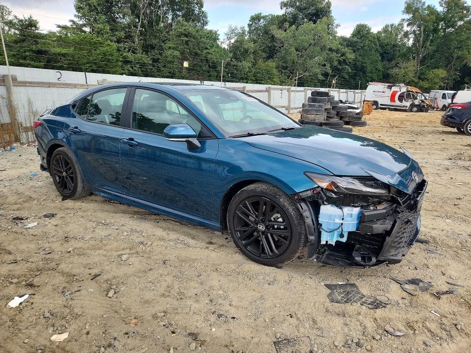 2025 TOYOTA CAMRY SE 4