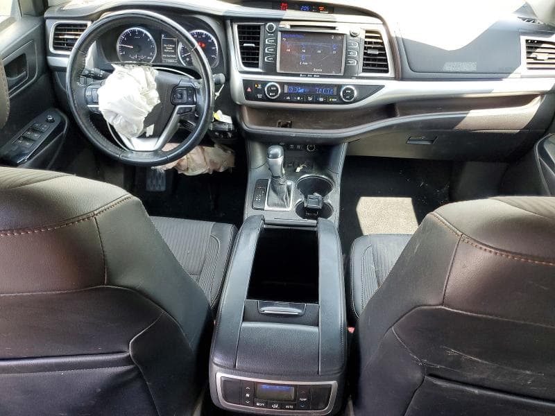 2017 TOYOTA HIGHLANDER LE PLUS 8
