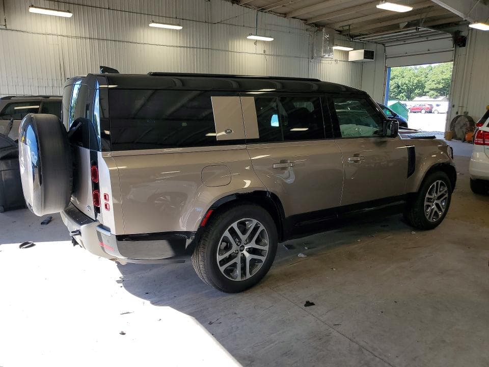 2023 LAND ROVER DEFENDER 130 X-DYNAMIC SE 3