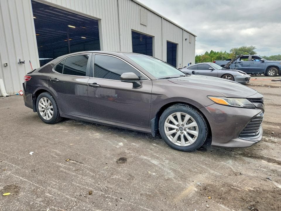 2018 TOYOTA CAMRY LE 4