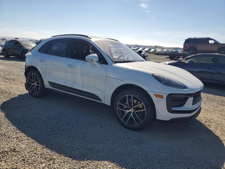 2024 PORSCHE MACAN BASE 4