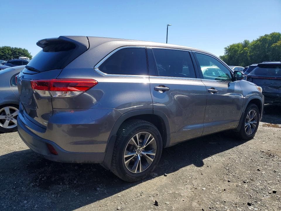 2018 TOYOTA HIGHLANDER LE 3