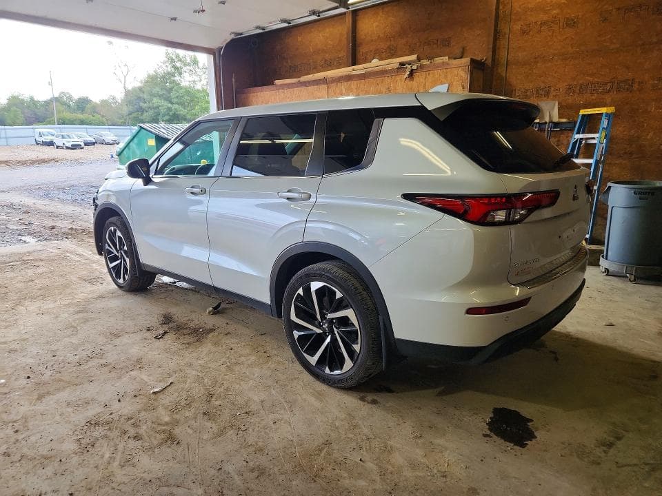 2022 MITSUBISHI OUTLANDER ES 2