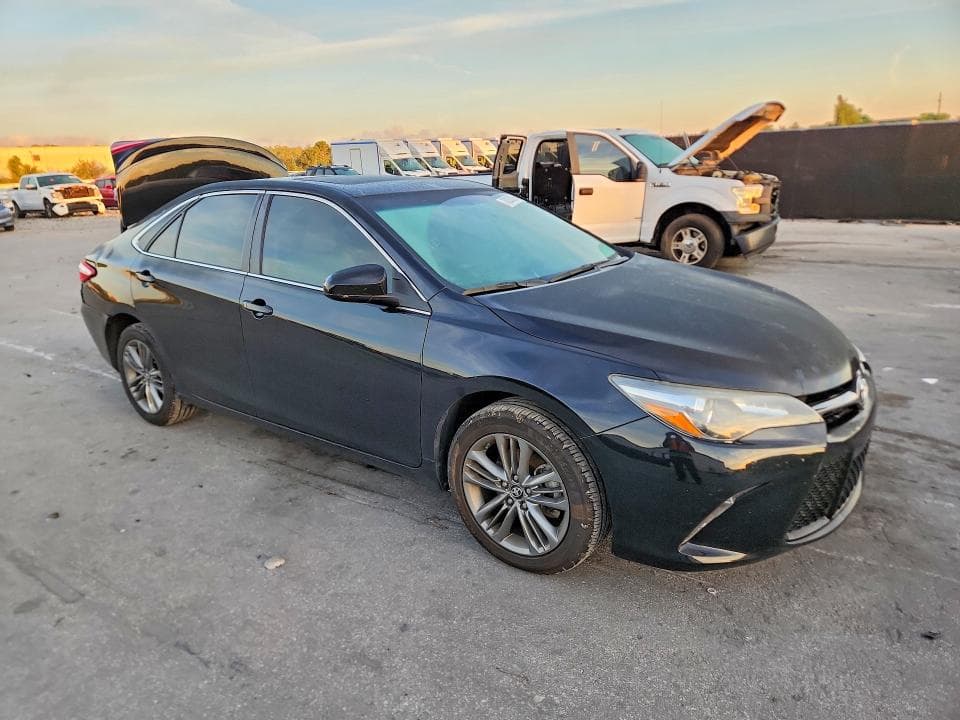 2017 TOYOTA CAMRY SE 4