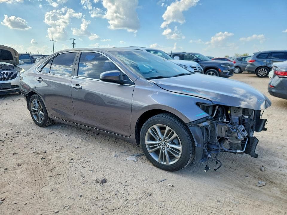2017 TOYOTA CAMRY SE 4