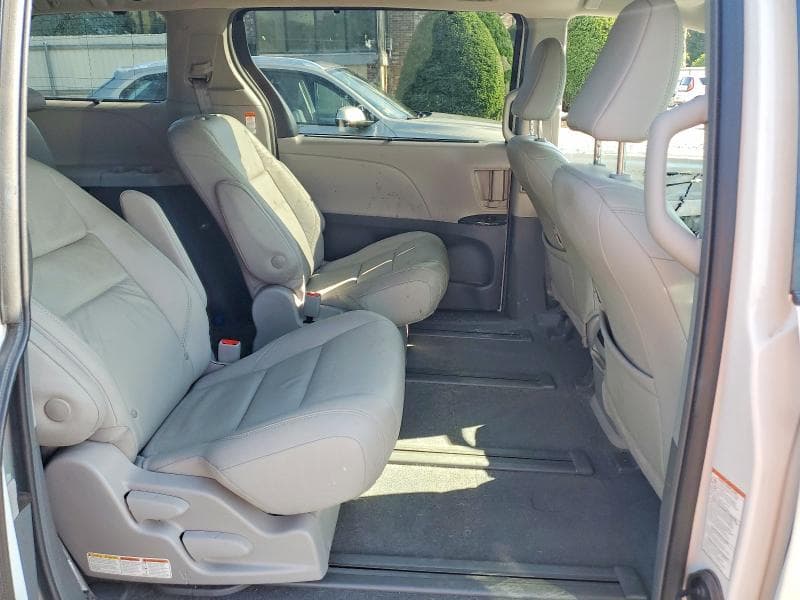 2019 TOYOTA SIENNA XLE 7-PASSENGER 11