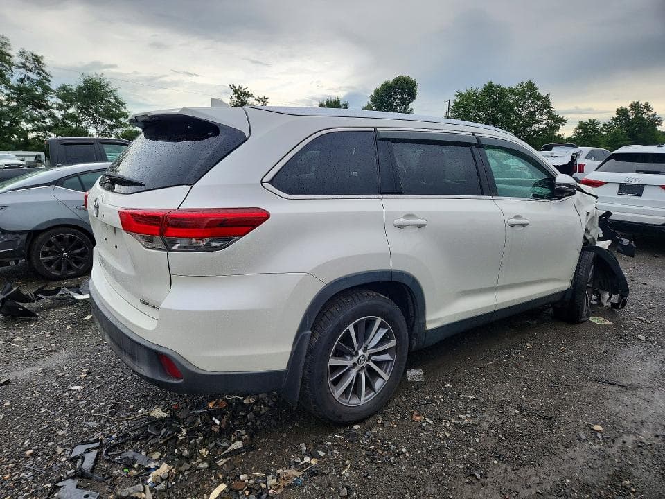 2019 TOYOTA HIGHLANDER XLE 3