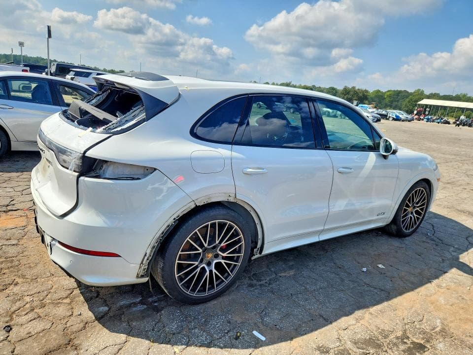 2022 PORSCHE CAYENNE GTS 3