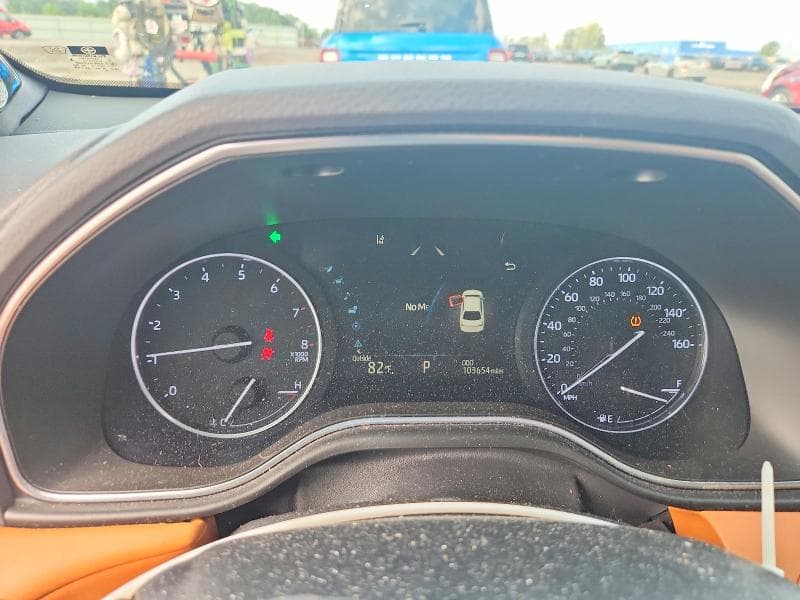 2019 TOYOTA AVALON LIMITED 9
