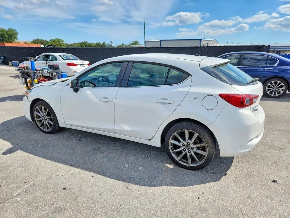 2018 MAZDA 3 TOURING 2