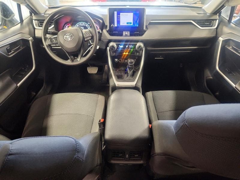 2023 TOYOTA RAV4 LE 8