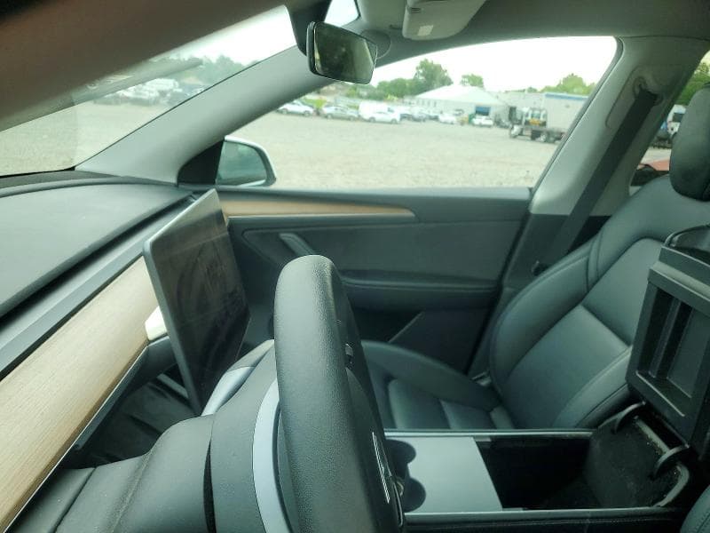 2023 TESLA MODEL Y 9