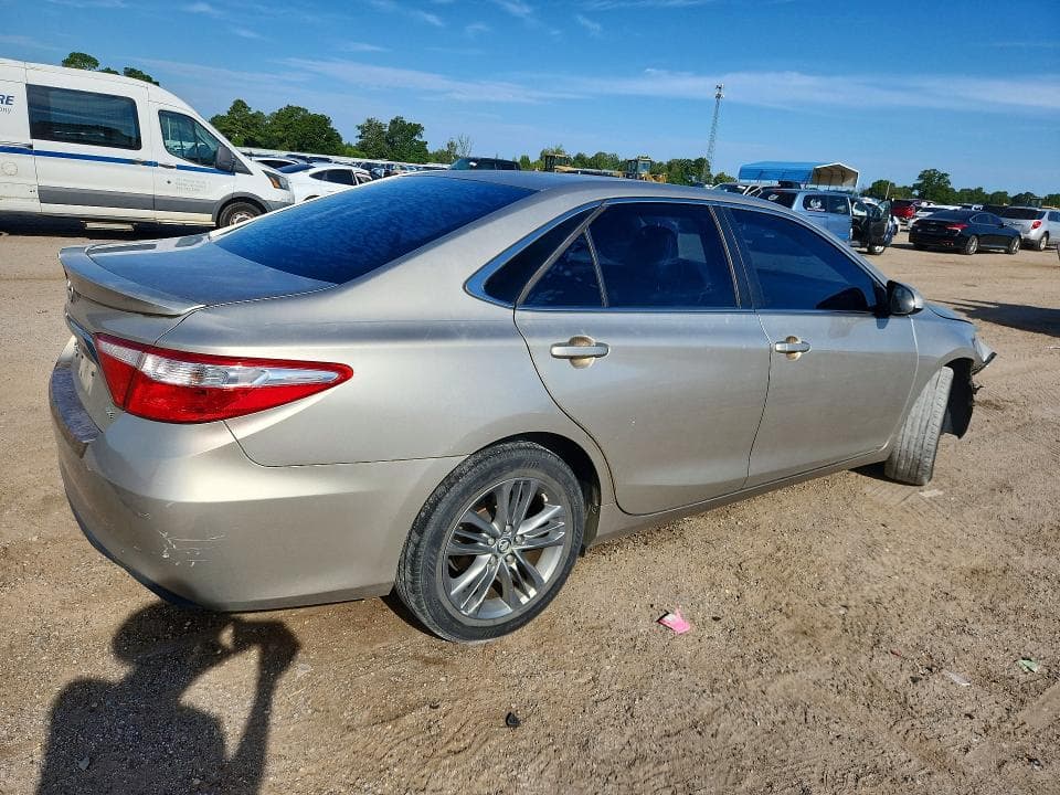 2017 TOYOTA CAMRY SE 3
