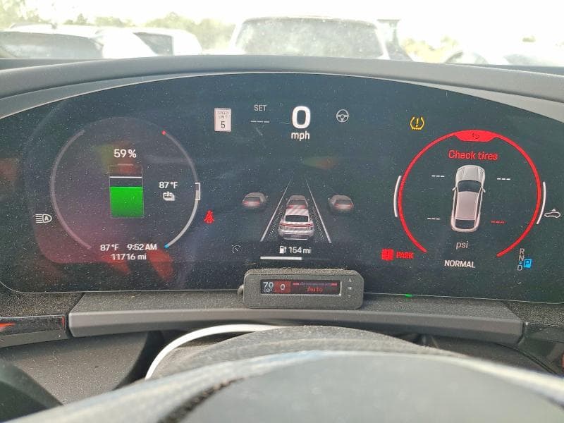 2025 PORSCHE MACAN TURBO 9