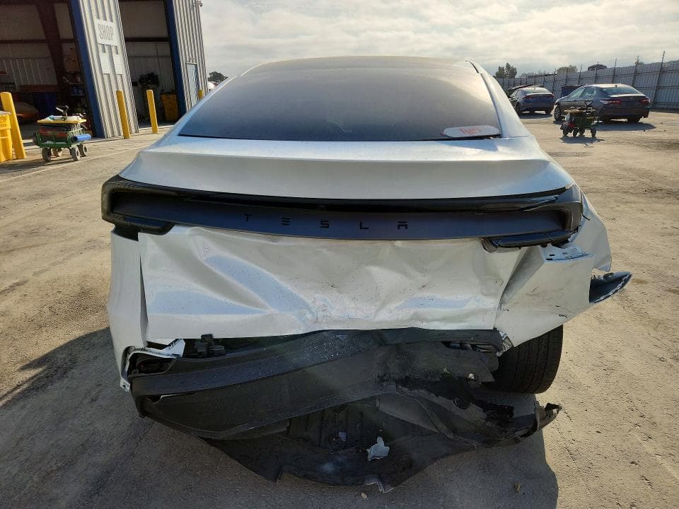 2026 TESLA MODEL Y 6