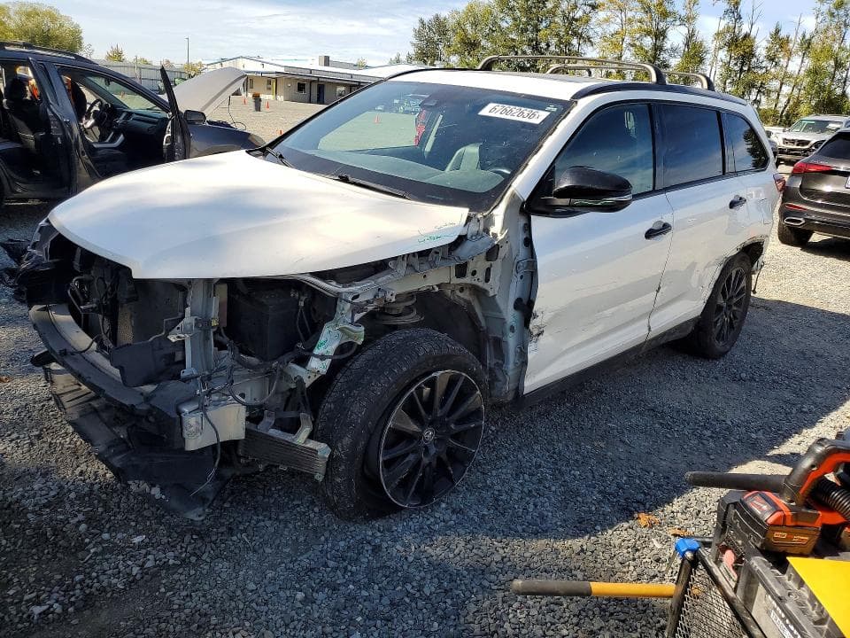 2019 TOYOTA HIGHLANDER SE - 1