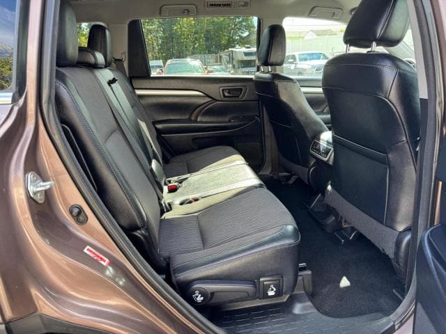 2017 TOYOTA HIGHLANDER LE PLUS 7