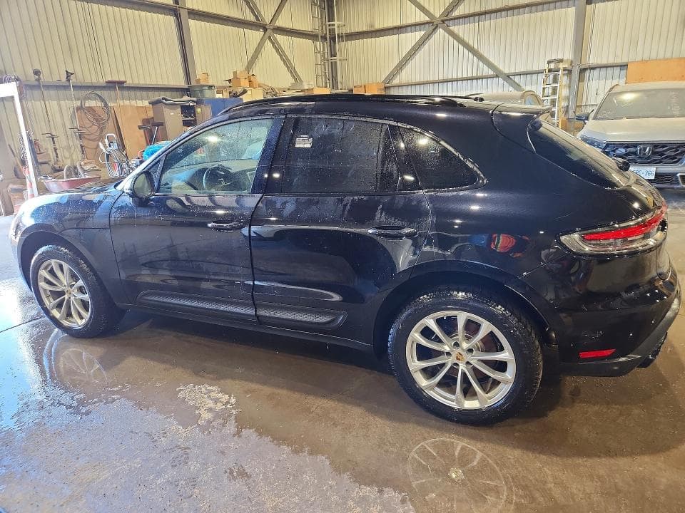 2025 PORSCHE MACAN BASE 2