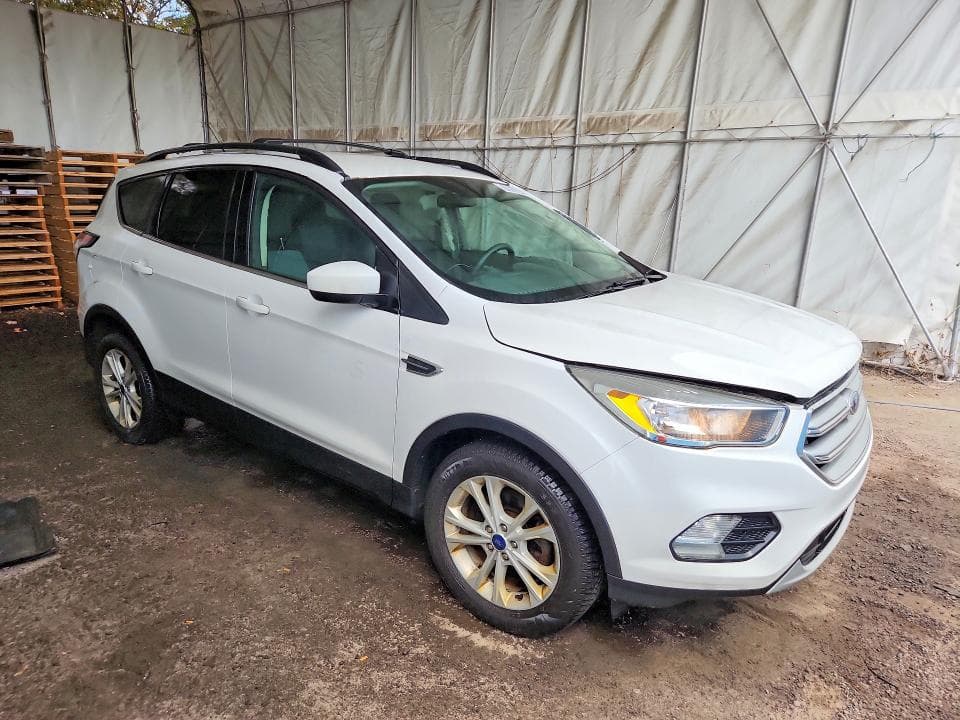 2017 FORD ESCAPE SE 4