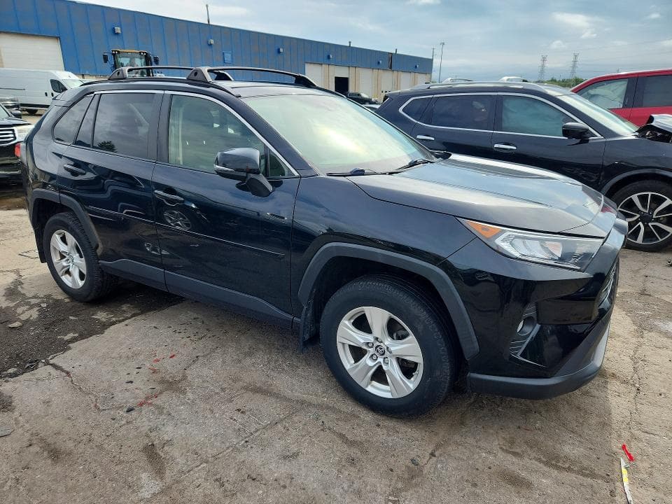 2019 TOYOTA RAV4 XLE 4