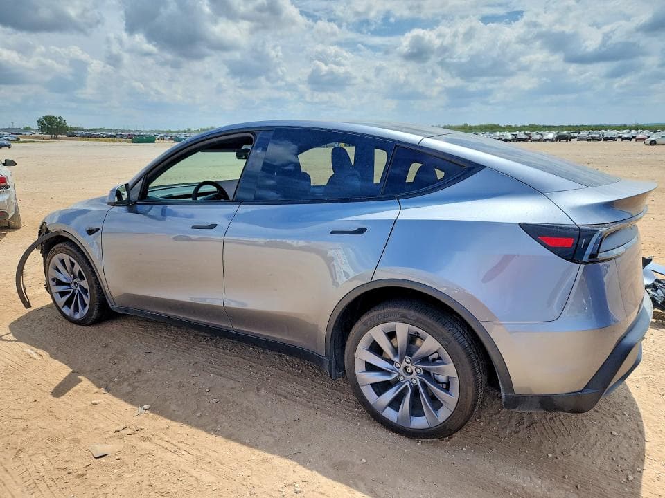 2026 TESLA MODEL Y 2