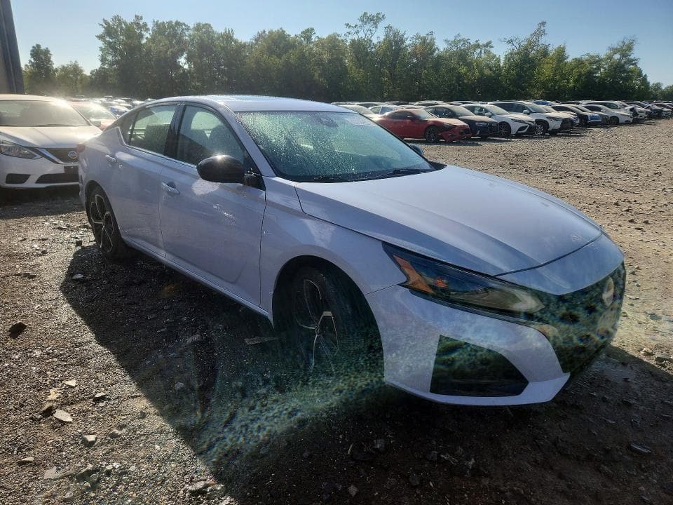 2023 NISSAN ALTIMA SR 4