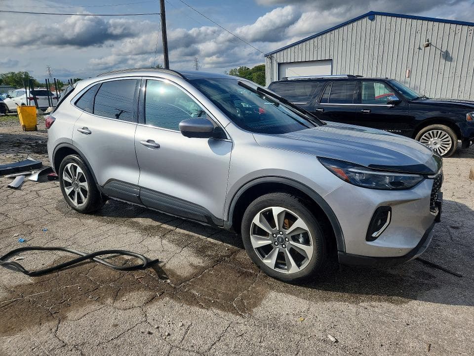 2023 FORD ESCAPE PLATINUM 4