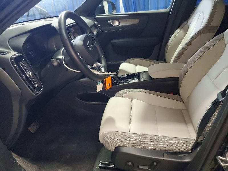 2025 VOLVO EX40 CORE 7