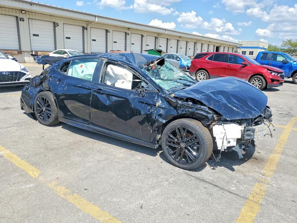 2025 TOYOTA CAMRY SE 4