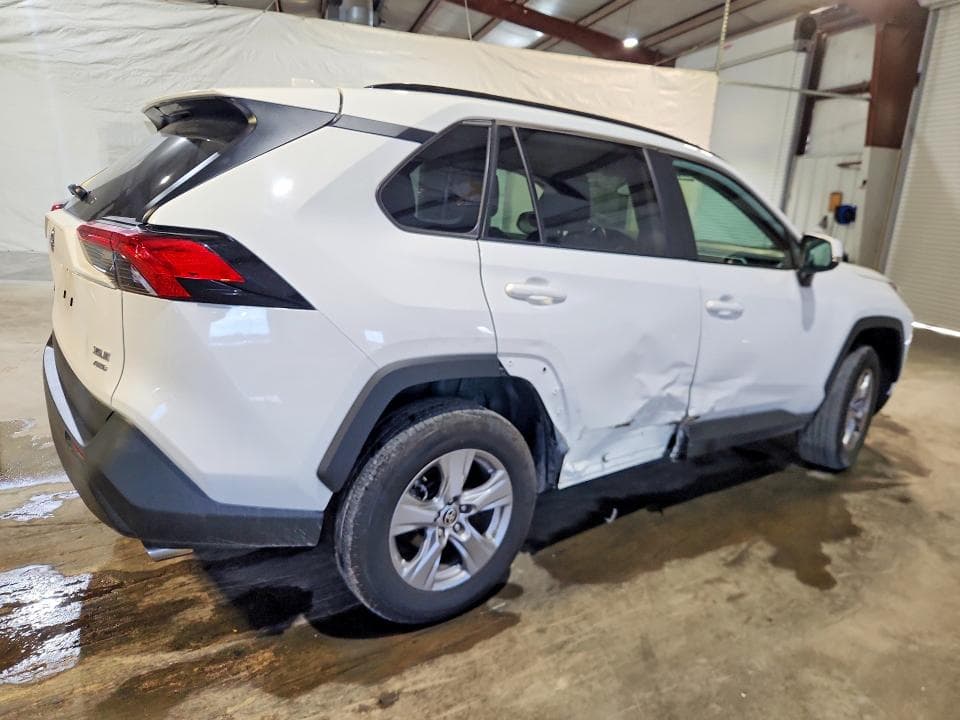 2025 TOYOTA RAV4 XLE 3