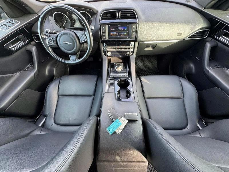 2017 JAGUAR F-PACE PREMIUM 9