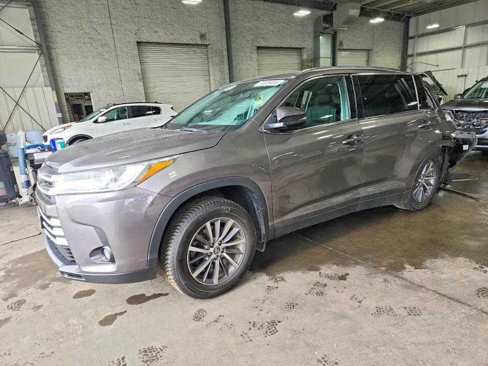 2019 TOYOTA HIGHLANDER XLE - 1